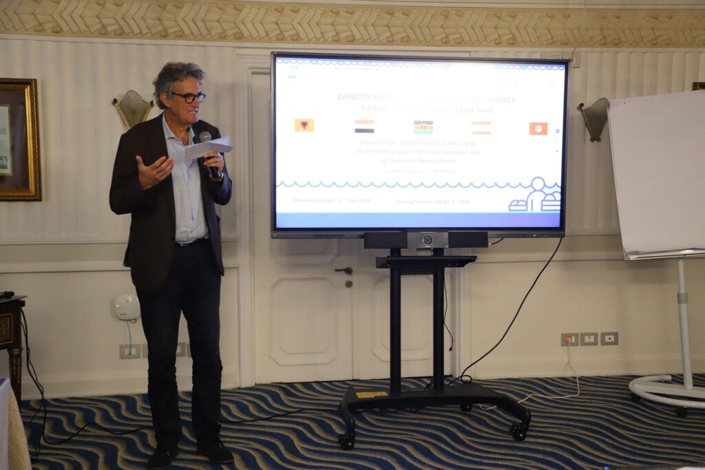 Rhakotis staff participate in the first training of the “One Day Market for Farmers and Food Products” project held by The Egyptian Chamber of Commerce in Alexandria.  تدريبات مشروع “سوق اليوم الواحد للمزارعين والمنتجات الغذائية”، بحضور وفد إيطالي متخصص في أسواق المزارعين،